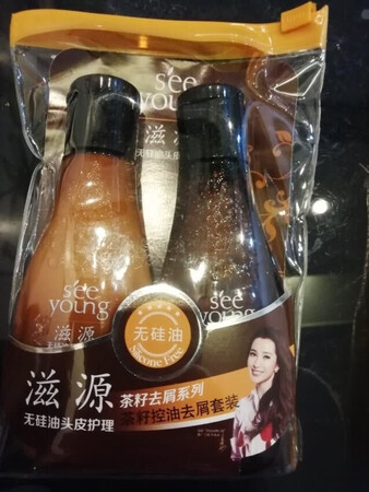 适合发质：油性
柔顺效果：一般
控油效果：出色
一直用资源，京东买也很划算，实力推荐