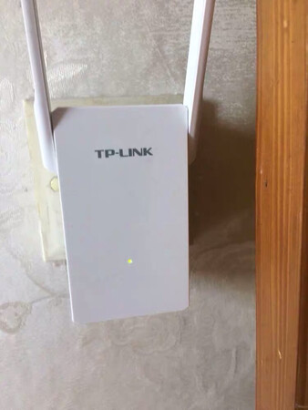 果然好用，楼上最边上卧室使用前一点WIFI信号没有，使用后看电影、视频都沒问题。京东物流方便快捷。