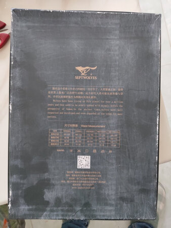 一个新产品包装已经磨损得不成样子了，真不知道这个商品的包装是哪里来的