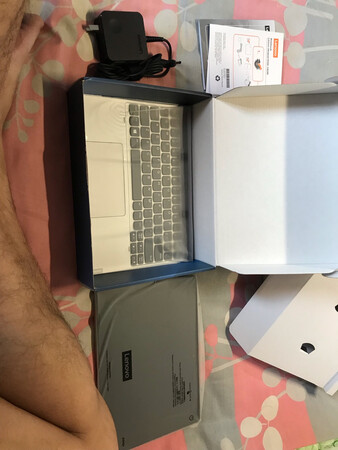 很满意，用来看看电影追追剧很方便，偶尔需要办正事处理文件的时候也能用。反应速度比预期要好。