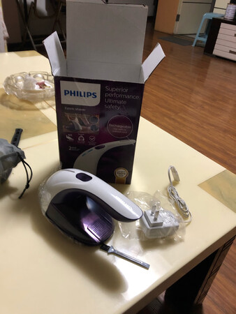 收到产品包装盒子比较烂，里面的东西还好，接毛球的盒子要推到底，不然充不上电，整体感觉不错，毕竟飞利浦的产品重来没让人失望过，还没有开始用，试了一下应该是很好用的，毕竟双十一活动力度还是很大的，好好好吧……最值得信赖的是京东快递，赞?