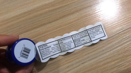 用着效果挺好的，刚开始用不知道是不是过敏，嘴唇边上有一层薄薄的皮，用了几次就好了，晚上睡前涂上，第二天嘴唇嫩嫩的