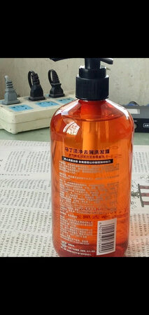 产品的外观还是很不错的。洗发液是透明的，就算是不小心挤到外面，也不用担心清洁的问题。至于味道的话，没有想象那么浓，还是很淡的一款。每次即使不挤那么多，也会有很多的泡沫。至于物流的话，京东快递还是很给力的。