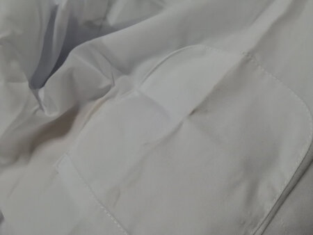 衣服还可以，就是不知道为什么有几块污迹