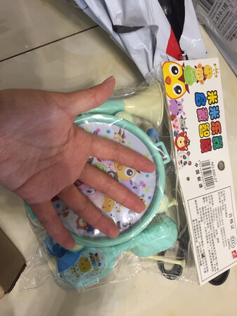 给宝宝买的，她很喜欢，不过没有图片那么大，不过这个价钱也值了
