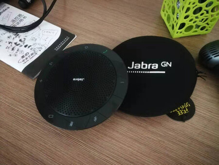 视频效果：声音圆润，做工考究
通话效果：声音很好，蓝牙稳定
降噪效果：很棒，基本没有回音
系统体验：很稳定，免驱动
外形外观：中规中矩，商务不失现代