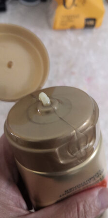 包装很好，适合染发、烫发发质，使用后才来评价，头发柔顺有光泽，对烫染受损的头发有修护保湿效果，很不错，值得购买！