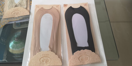 袜子很好，我34码的脚穿上也不会脱落，品牌就是品牌，和之前买过的就是不一样，会一直关注这家店的。