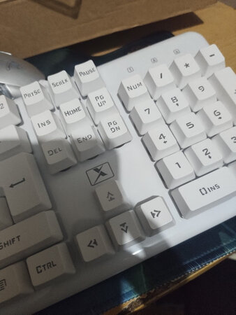 外观颜值：颜值ok
舒适度：和预想的不太一样，不过送朋友了还可以，这价格还是值得入手的