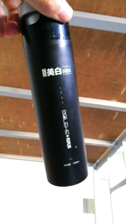 这个洗面奶确实不错，，洗完脸感觉特别舒服，一点也不紧绷