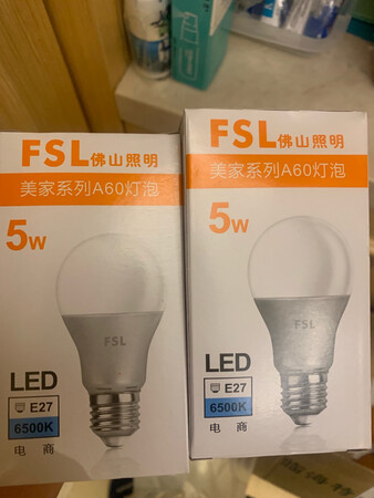 买两个灯泡备着，适合我的台灯用