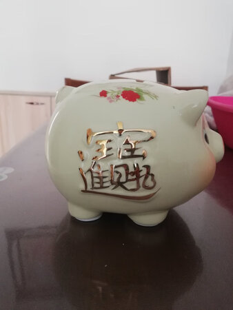 总体感觉很好，色彩很艳丽。造型也很可爱。虽然字体着色有点不均匀，但是价格低。总之，性价比比较高，是一次不错的购物体验。