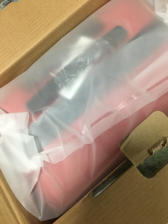 箱子第二次买了，送货太不守信。比约定送货时间晚了一天，投诉也没用什么作用。差点耽误使用。