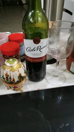 酒质很好，一买来就忍不住闪了一下，一下子买了几瓶都快喝光了，跟那个大肚子是一样的味道，买了一个大肚子划算一点点，我看到很多这种大的专卖店都卖这种酒值得信赖，以后就是他了，会精彩来光顾的，希望能多多搞一些优惠的活动。