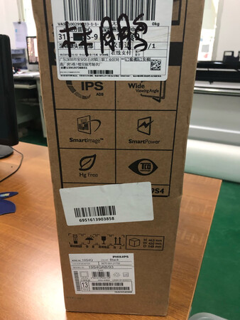 发货很快，包装很完整，东西是原装正品，试用了一段时间，表现良好，色彩鲜艳，显像清晰