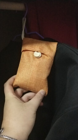很好的除螨神器，上个月买了一袋，特别好用，气味清新，对孩子没有伤害，除螨效果也很显著，量也蛮多的，用了之后几乎没起过什么红疹了，也不会有时哪里突然觉得痒痒。所以这次再来一袋，可以在俩个家里放置一些，也不用带来带去的，方便的很，反正价格也不贵，很实在的。