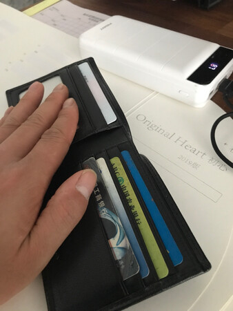 和皮带一起买的价格不到一半，东西也不错，强力推荐