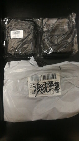 我在京东上买的是红色的，怎么给我寄了黑的呢？我请您们重新给我发红色的。