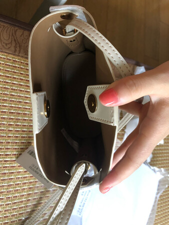 外观颜值：很好看哦
材质手感：非常柔软
容量空间：还是挺大的呢
做工细节：很细致