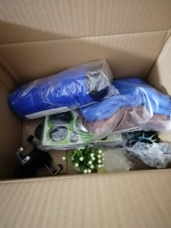 还行吧，嗯，但是贴的时候没有贴好，有点小瑕疵，另外站的不是特别稳还行，总的来