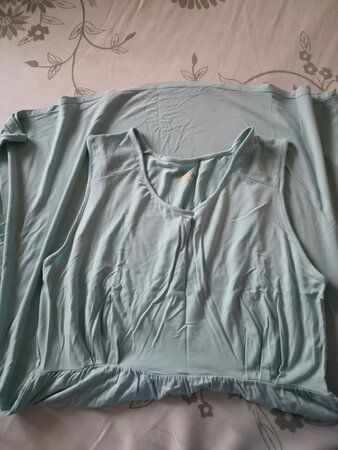 裙子舒服，弹性好，前几年拍过一件