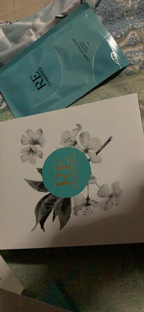 当初因为旦买的这个！结果发现真爱如血好好闻！！！旦是淡淡的茶香也好好闻！比较小众的香味，感觉是偏淡雅的类型？！！个人觉得禅那跟净比较适合男生吧！