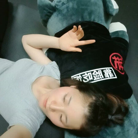 幸亏商家代送了贺卡 ，送给女朋友的礼物，她还挺喜欢的，感觉很有送礼的氛围，非常棒，商家送的贺卡也特别有档次，
