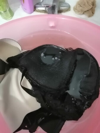 假货，假货，味道特别难闻，比塑料还难闻，各种方法泡，都没有用，还掉色，洗过过还难闻，出现了不同的颜色，卖家服务特别差，不给解决