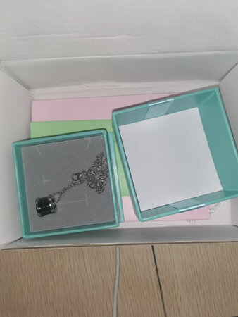 说实话，感觉不咋滴，链子太细了，也短。没有我想象的那么好。物流倒是挺快的。