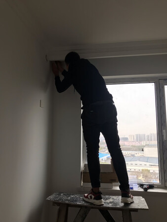 家里刚好三米，索性直接买了套装。轻松购买安装：1.如果非标/大尺寸建议走线下或**，这个质量明显没有在**买的质量好。这个终端挂钩是金属的，还不错啦；2.流程：先买，发货，线下被联络测尺，然后到货后预约安装。整个过程爽滑无碍。3.在10-21下单到11-12安装完成，20天左右吧～总体来说很满意。