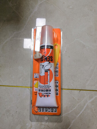 家里洗手盆处原来玻璃胶发霉了，这个看着用起来方便，用完再来评价。