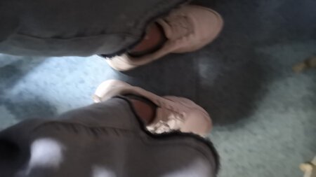 现在脚上拖了一层皮，我配合九芝堂的足光散一起用的，感觉现在脚已经基本不痒了，穿球鞋不闷脚毫无压力，不用担心烂脚丫