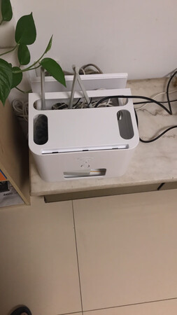 线一多，就关不上了，反正感觉一般，不是太好用，上面打不开，插线的时候不好插