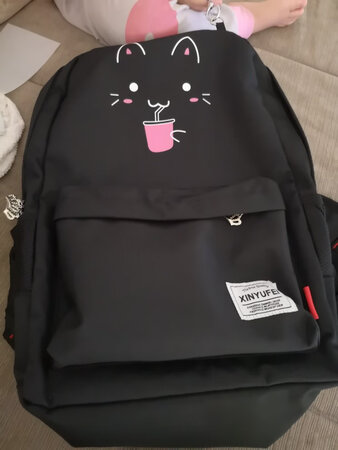 书包收到了，孩子挺喜欢，看质量还不错，希望耐用。