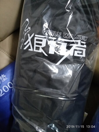 防水效果：这款能行者户外全自动帐篷的防水效果非常好。嗯，如果下小雨的话，在户外的话没有任何问题。
适用场景：嗯，这款帐篷适合户外郊游。嗯，野炊。还有露营都可以的。
容纳人数：这款帐篷睡一家人是完全没有问题的。
透气效果：这款帐篷透气效果挺好的。顶棚的透气设计和两侧的透气设计都挺好的。
展开类型：展开挺大的。几个人在里面玩玩扑克牌，没有任何问题。
便携性能：昨天起来大小也挺合适的。携带也非常方便。