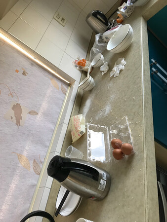打蛋器不错，昨天做了蛋糕，虽然第一次使用把白糖打得满屋飞，相信以后用熟练后不会出现这种情况。价廉物美值得拥有