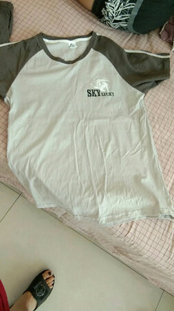 尺码偏小 是棉的 穿上很舒服 按体重拍的 老公穿着瘦小 送人了 客服不错 缩水 亲们拍大点