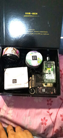偶然知道有这个品牌的，抱着试试看的心态，买了试用装，本来不抱很大希望的，可实在或于惊艳，眉笔效果非常好，新手用着很容易上手，因为颜色和发色不配，我又单独拍了眉笔，还有腮红，也超级好用哦，香香的，很细，都很容易上手，非常适合新手哦