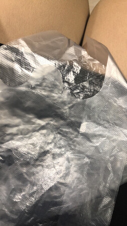 商品质量：越来越次
厚薄程度：明显没有以前厚 看图吧 左面是这回买的 第二张是以前买的 都是这家 问了客服 说都是一个厂家 不能排除是厂家偷工减料 以后不会再买了