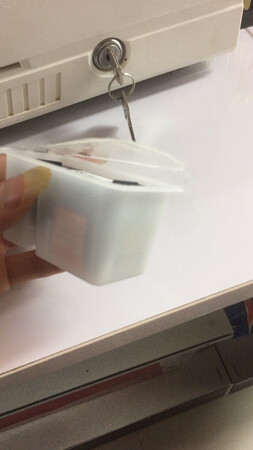 拆开包裹里面的墨盒都被拆过了！
