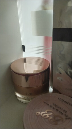 一直使用丸美的护肤品，比较喜欢，适合各种肤质