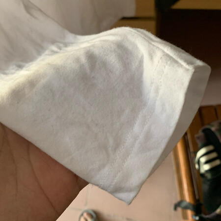 衣服拿到手后先过水洗，穿上感觉蛮好的。颜色比较正，材质也可以。穿在身上比较舒服。另外袖子稍长一点，影响不算特别大。袖口领口没有线头，做工精细。材料弹性较好，保暖性能适合秋冬穿，再冷一些的时候可能扛不住了应该。