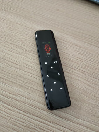 音质音效：建议不要放在口袋里录音，衣服的摩擦会对录音有很大的影响，回放的时候说话的声音基本听不到
做工质量：做工很不错
外形外观：外观很漂亮，很有档次感