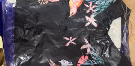 衣服做工精细，图案新颖，**的衣服还是不错的。有新款再来买。