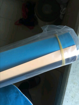 四色背景板满足了不同颜色的背景需求，拍摄证件也能充当纯色背景。