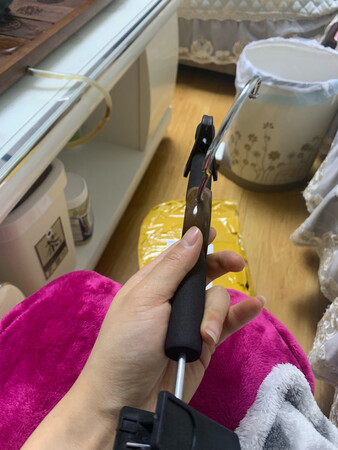 比较次，看图，坑坑洼洼不说，有个钩子居然是歪的。凑合用懒得退，希望质量不要太差