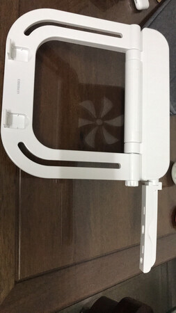 商家服务态度好 手机支架需要用力扭才可以旋转角度，一开始我以为不能调整角度。咨询客服后，客服完美解决问题。