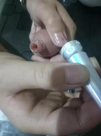 使用方便，香味清淡，性质温和，很不错，颜色漂亮，速干颜色正，而且超级显白，显色度很好。