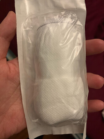 感觉不是纯棉的，吸湿效果不是很好，还是全棉时代的，有点失望。京东的物流自然是不用说，经常是今天买明天到，有时甚至上午买下午到，太赞哦～我绝对是京东的Big fan，开了Plus不说，还经常给京东打广告。