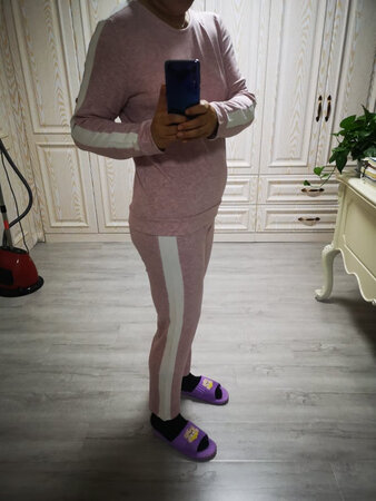 以为会瘦，没想到正好，穿上后非常舒服！